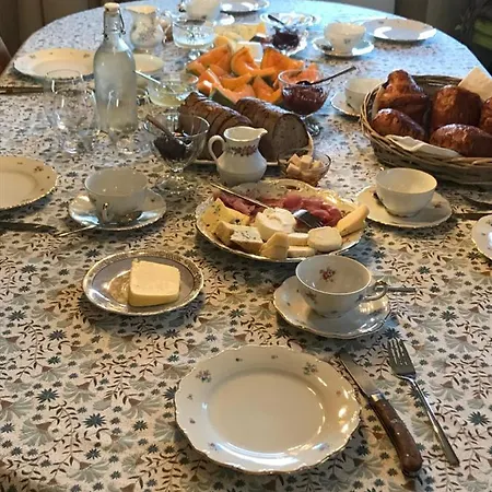 Le Manoir De La Valette Bed and Breakfast 3*