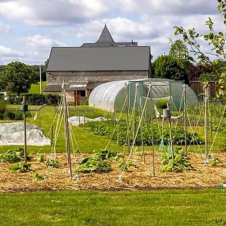 Le Manoir De La Valette Bed and Breakfast